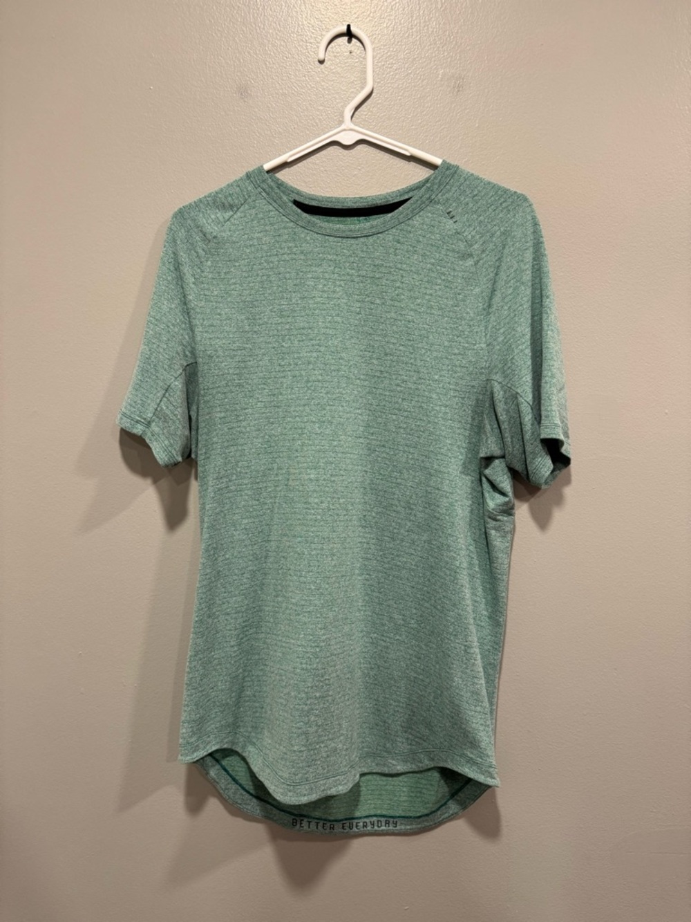 Lululemon License To Train Short Sleeve Shirt in Green Size Medium